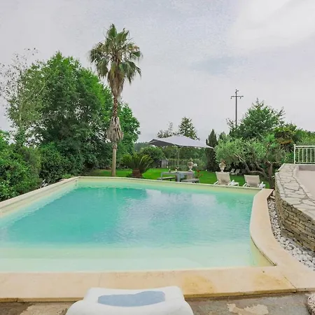 Artistica Con Piscina E Giardino Gherardi