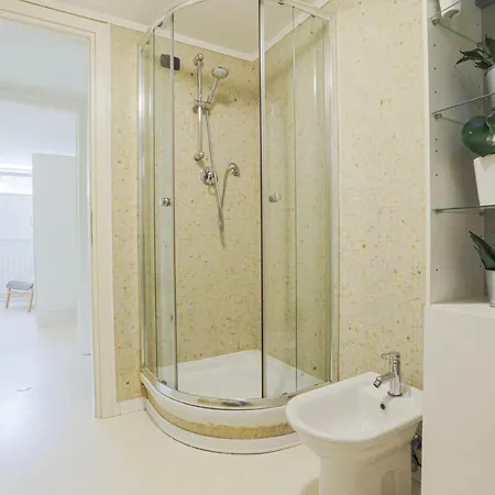 Artistica Con Piscina E Giardino Gherardi