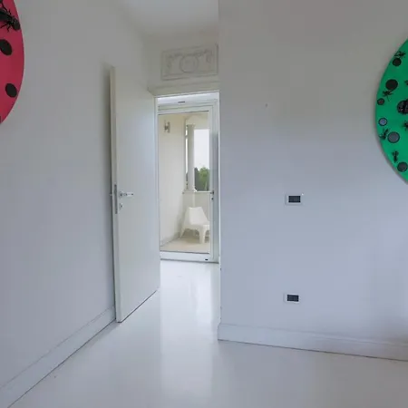 Artistica Con Piscina E Giardino