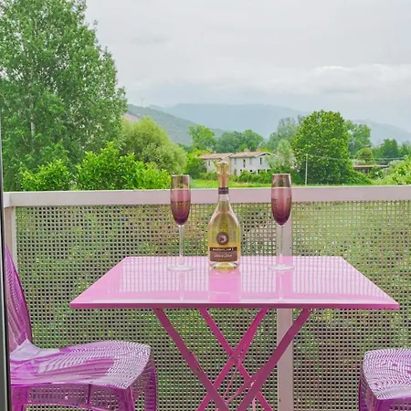 Artistica Con Piscina E Giardino