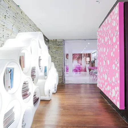 Artistica Con Piscina E Giardino Apartman